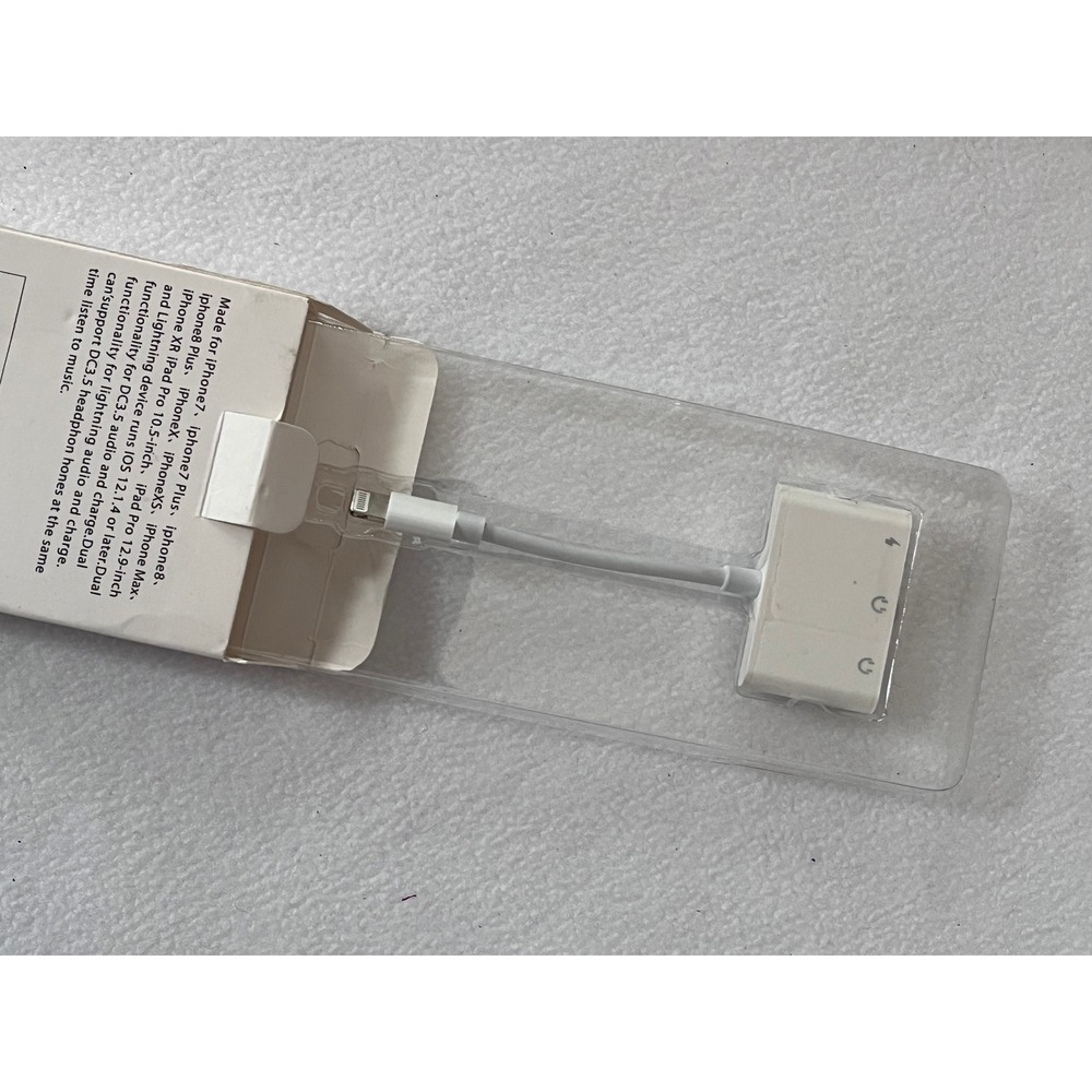 3 in 1 iPhone Adapter Dual Lightning + DC3.5 Audio and Charge Splitter White - Picture 2 of 6